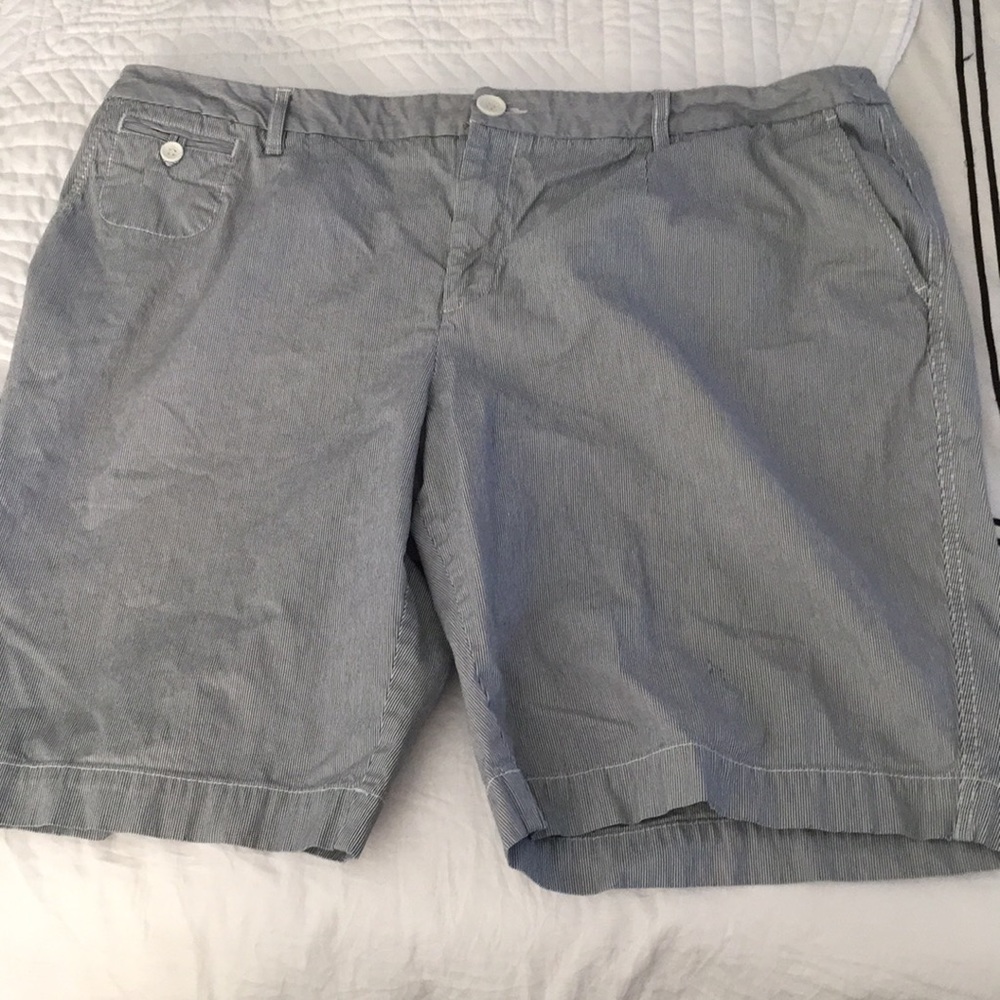 Liz Claiborne pinstripe 98%cotton 2% spandex